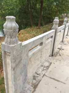 石栏杆是由天然石材经过雕刻加工后而组合成的栏杆